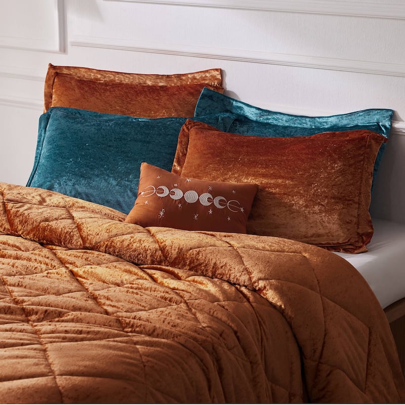 Intelligent Design Isabel Velvet Comforter Set