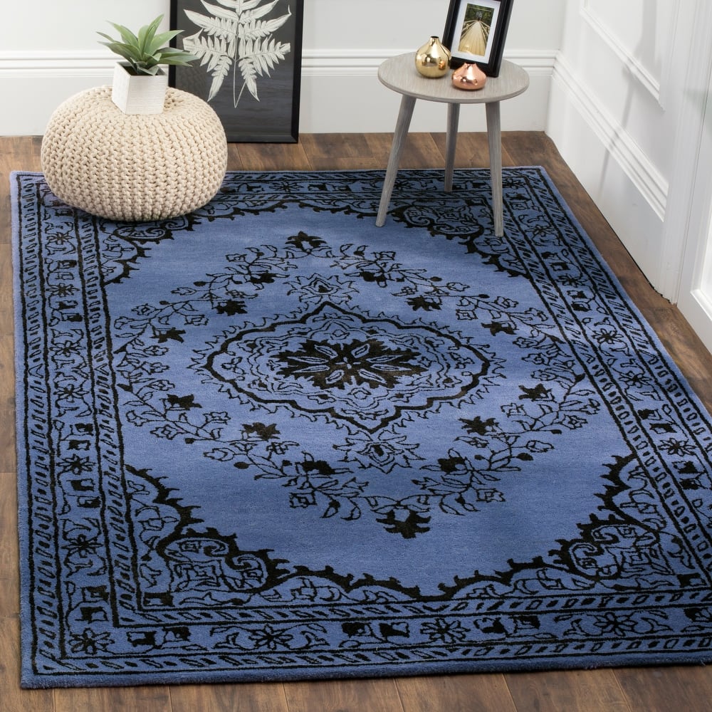 SAFAVIEH Handmade Glamour Gudmundina Modern Viscose Rug