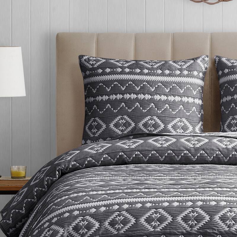 DESIGN STUDIO Desert Stripe Dark Grey Soft Matelasse Jacquard Quilt Set
