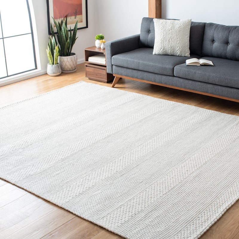 SAFAVIEH Marbella Kevser Wool Rug - 9' x 12' - Ivory