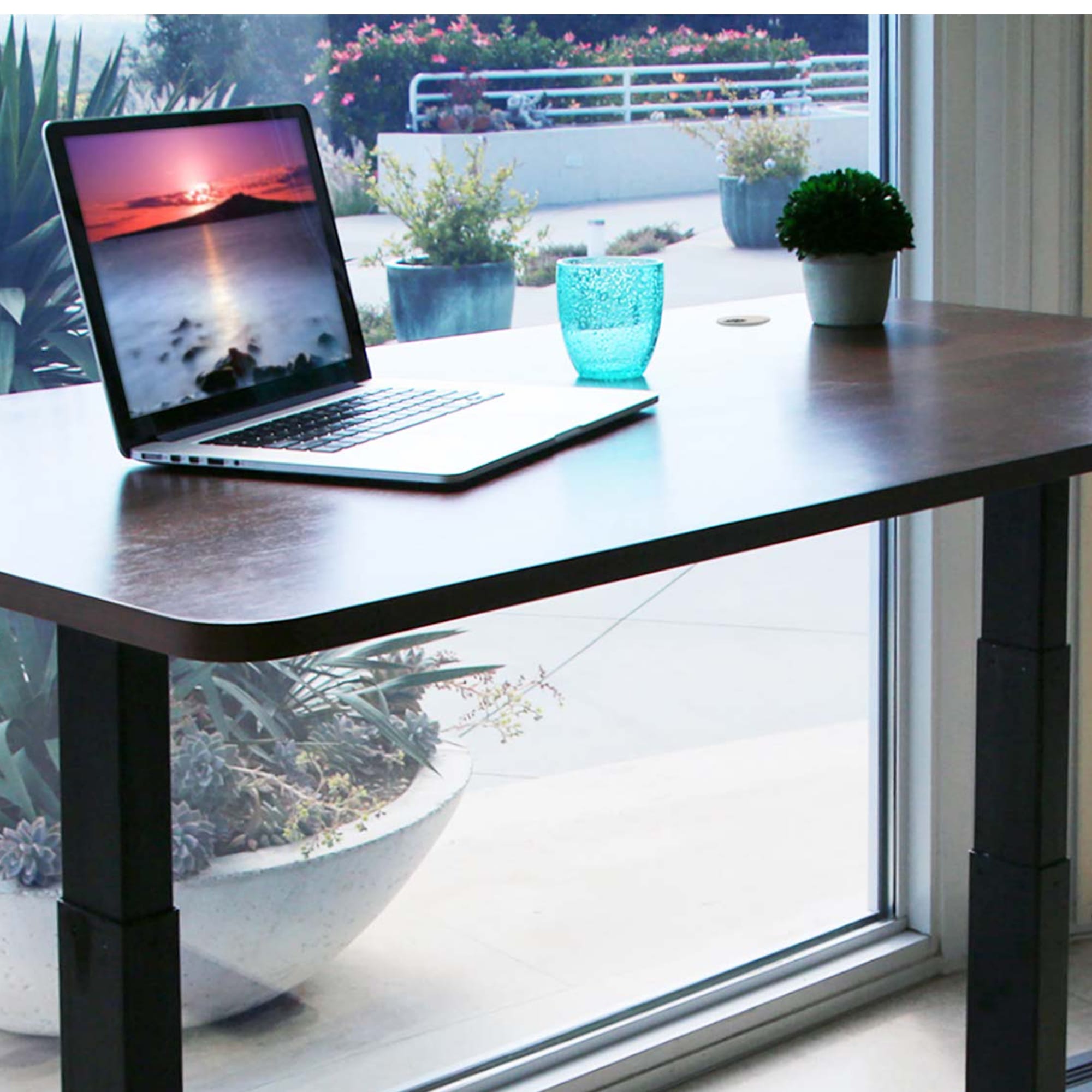 Autonomous outlet walnut top