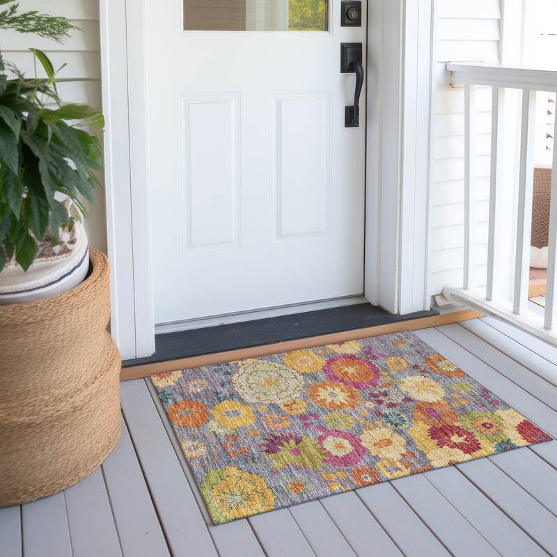 Machine Washable Indoor/ Outdoor Modern Floral Chantille Rug - Gray - 1'8" x 2'6"