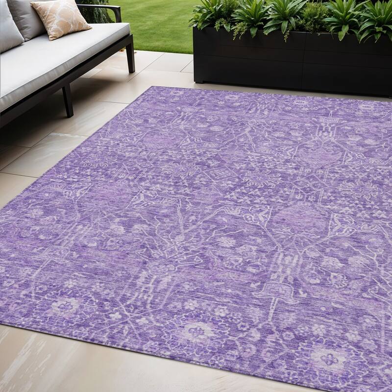 HomeRoots Floral Transitional Rectangle Outdoor Rug - 5' X 8'