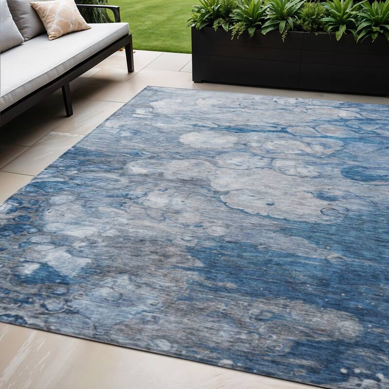 HomeRoots Abstract Transitional Rectangle Outdoor Rug - 5' X 8'