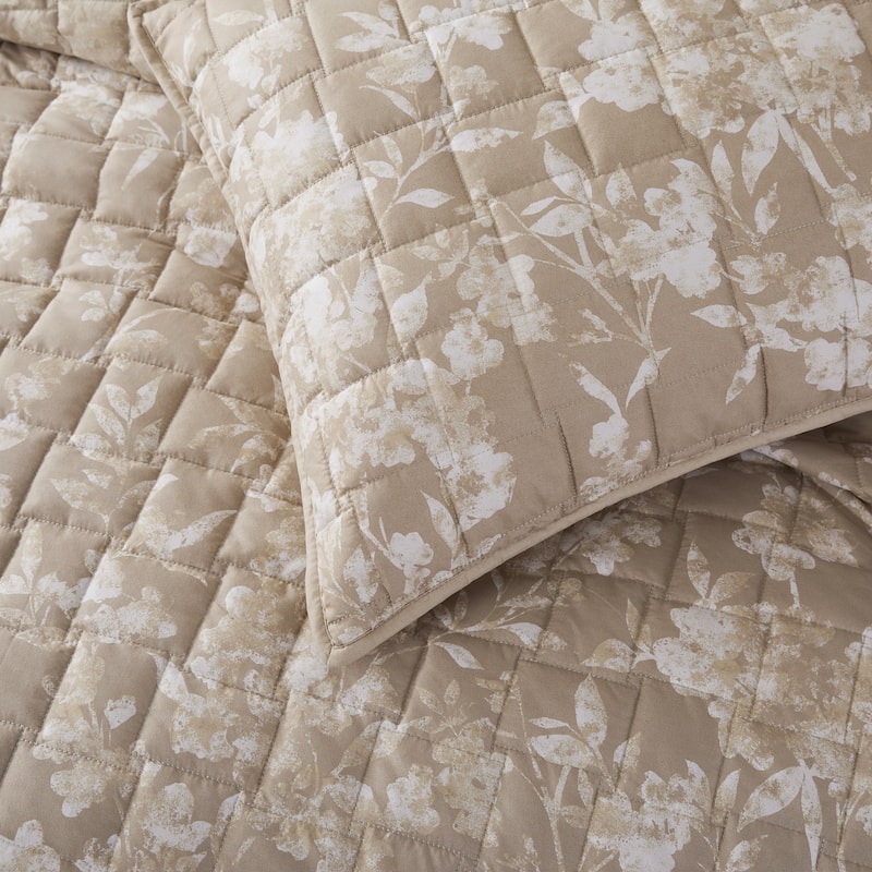 Wonderful Sophia Lightweight Floral Quilt Set