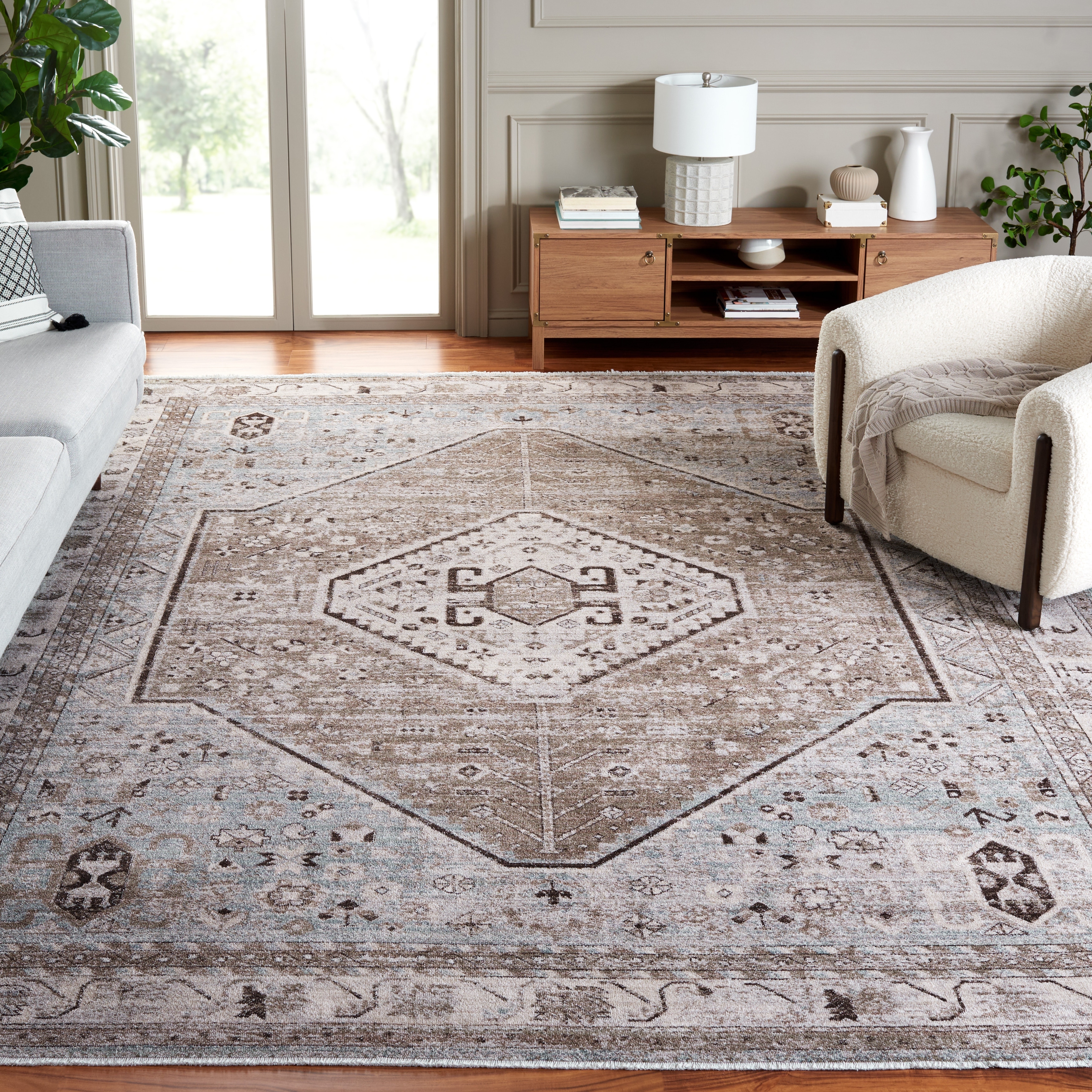 SAFAVIEH Antique Kamilla Glwadys Traditional Rug