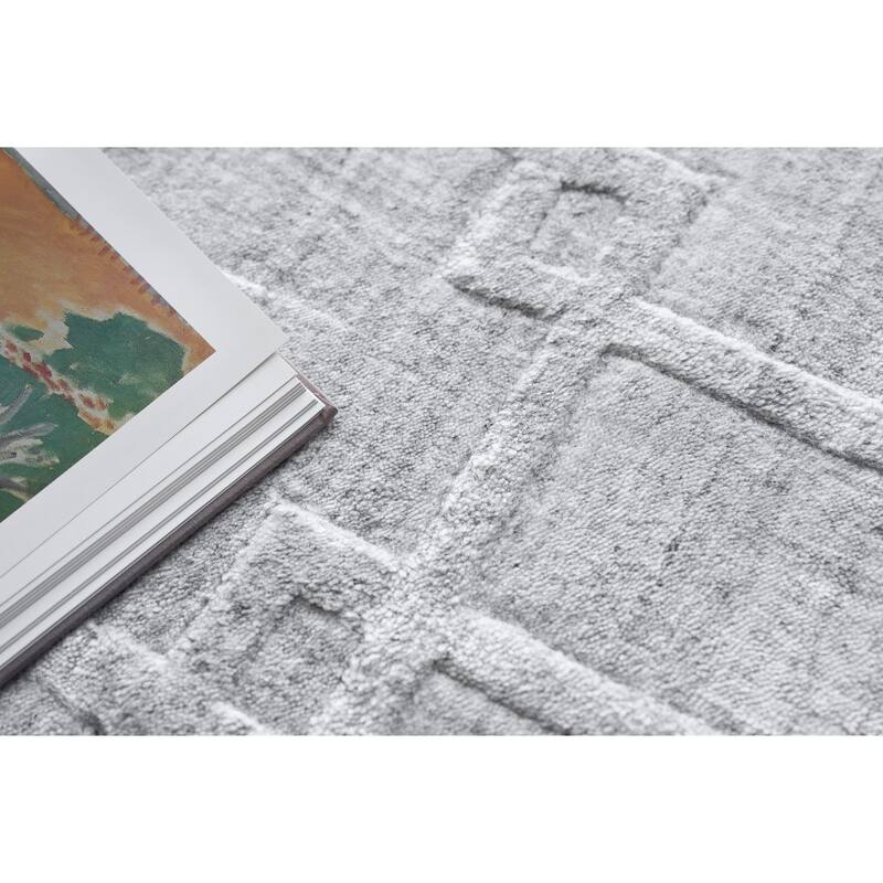 Exquisite Rugs Castelli Handmade Handloomed Bamboo Silk/New Zealand Wool Light Silver Area Rug.