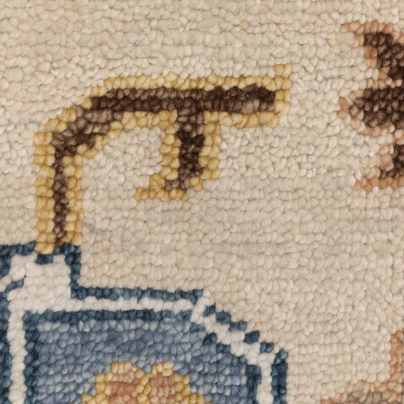 Maylin Traditional Oriental Ivory/ Multi Area Rug