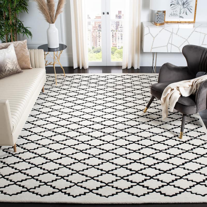 SAFAVIEH Handmade Chatham Carlota Modern Moroccan Wool Rug - 6' x 9' - Ivory/Black - Rectangle