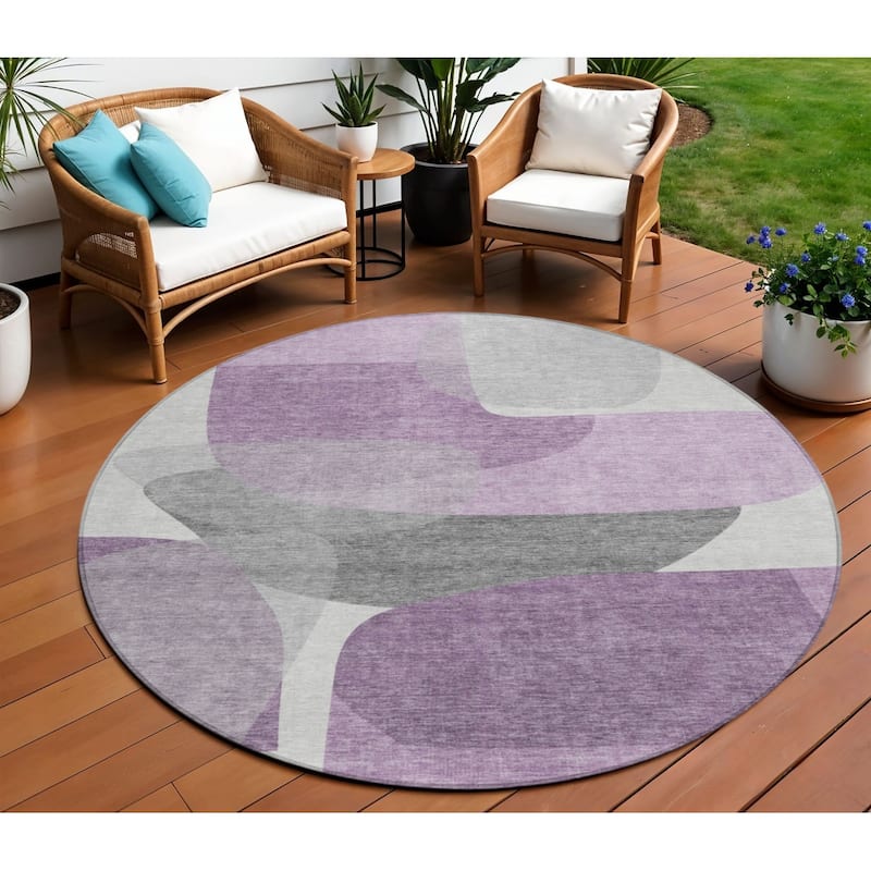 HomeRoots Abstract Transitional Rectangle Outdoor Rug - 8' Round