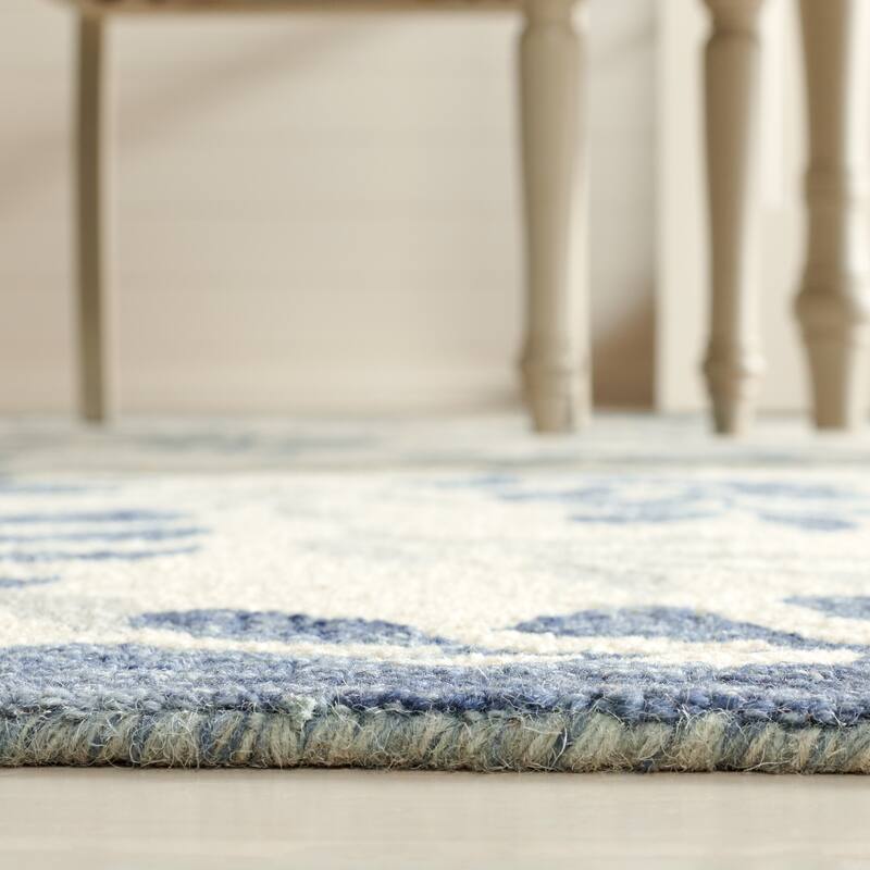 SAFAVIEH Hand-Tufted Martha Stewart Evely Modern & Contemporary Wool Rug