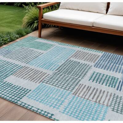 HomeRoots Geometric Transitional Rectangle Outdoor Rug