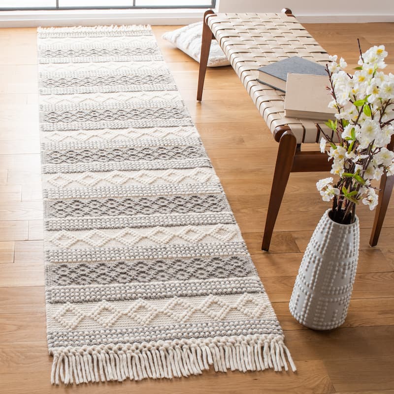 SAFAVIEH Handmade Natura Sheetal Moroccan Wool Rug - 2'3" x 9' Runner - Ivory/Grey