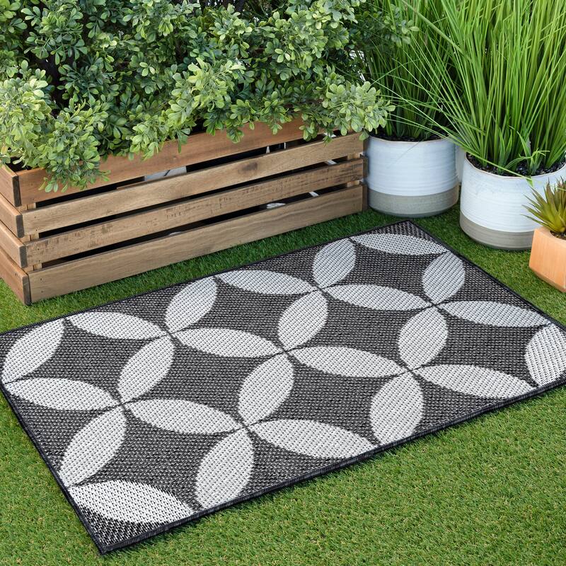 Vision Modern & Contemporary Geometric Indoor/Outdoor Area Rug