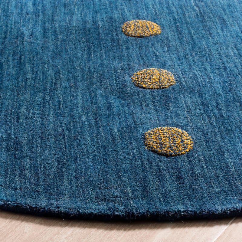 SAFAVIEH Handmade Himalaya Brittni Modern Wool Rug