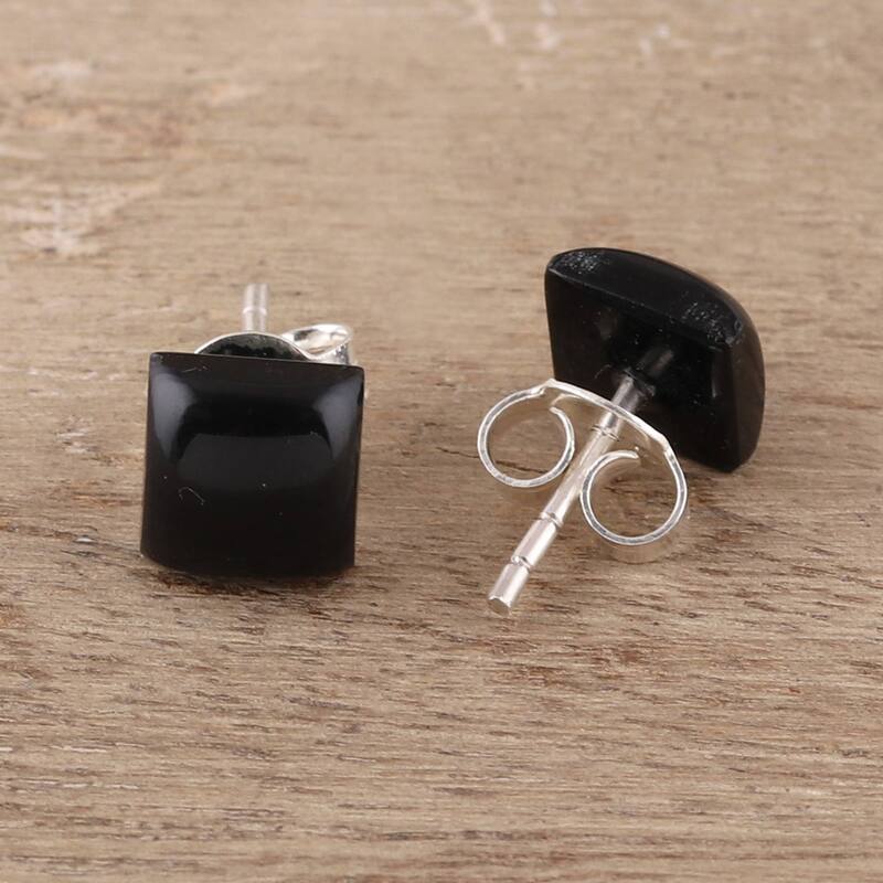 NOVICA Contemporary Corners, Onyx stud earrings - 0.3*0.3