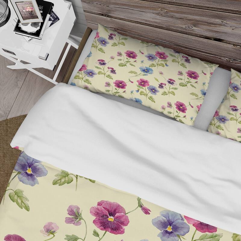 Designart 'Pink and Blue Pansy Flowers I' Traditional Duvet Cover Set