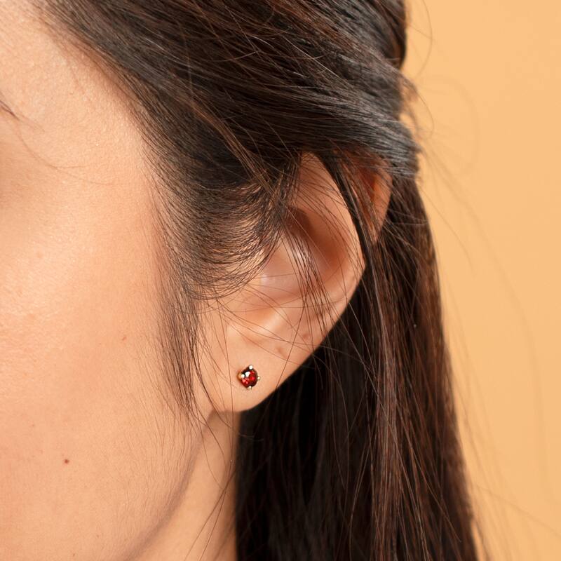 14k Gold 4mm Round Garnet Solitaire Stud Earrings