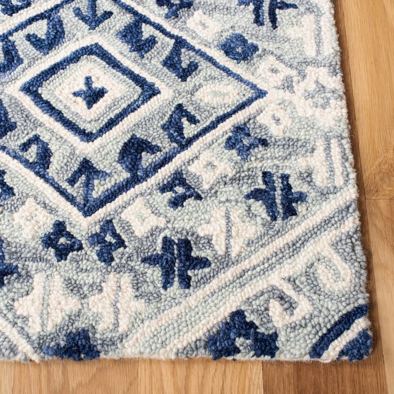 SAFAVIEH Handmade Aspen Idit Boho Tribal Wool Rug -
