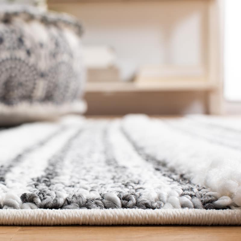 SAFAVIEH Moroccan Tassel Shag Ilene 2-inch Thick Rug