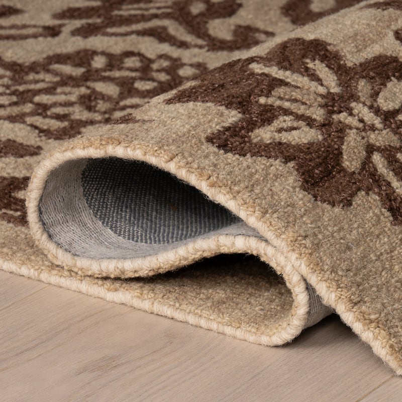 Nuloom Virelia Transitional Floral and Paisley Area Rug