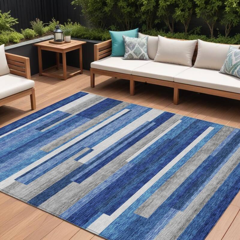 HomeRoots Striped Transitional Rectangle Outdoor Rug - 8' X 10'