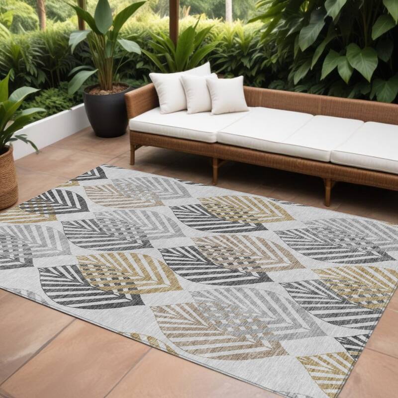HomeRoots Floral Transitional Rectangle Outdoor Rug - 10' X 14'