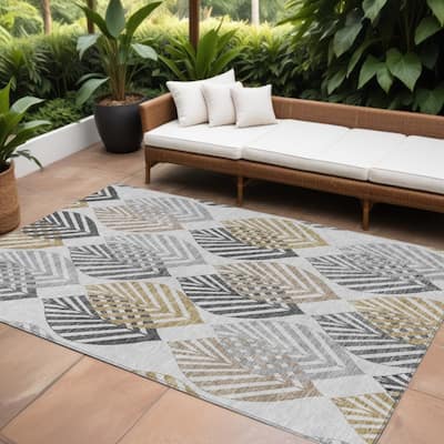 HomeRoots Floral Transitional Rectangle Outdoor Rug