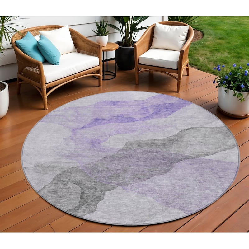 HomeRoots Abstract Transitional Rectangle Outdoor Rug - 8' Round