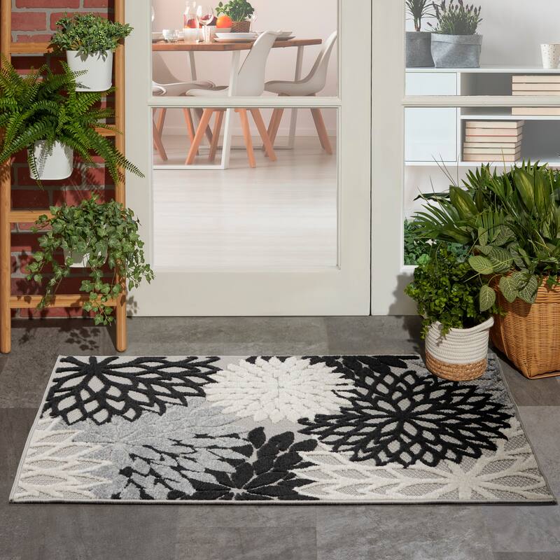 Nourison Aloha Floral Modern Indoor/Outdoor Area Rug - 2'8" x 4' - Black White