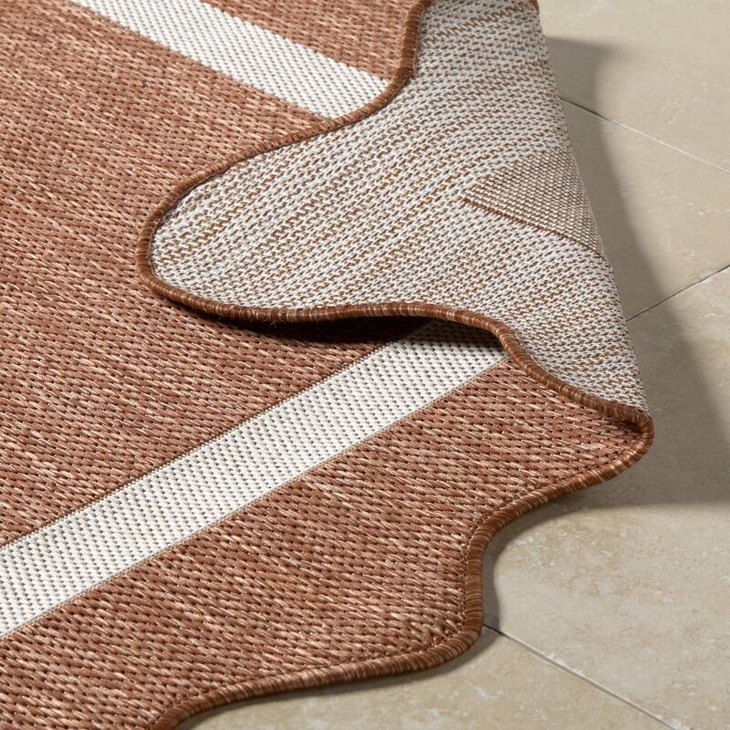 Livabliss Miami Beach Traditional Indoor / Outdoor Area Rug