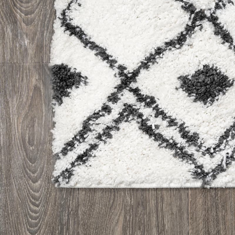 JONATHAN Y Sura Moroccan Diamond Shag Area Rug