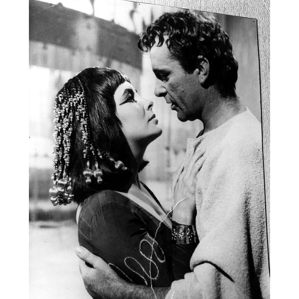 Shop Film Still Of Elizabeth Taylor And Richard Burton In