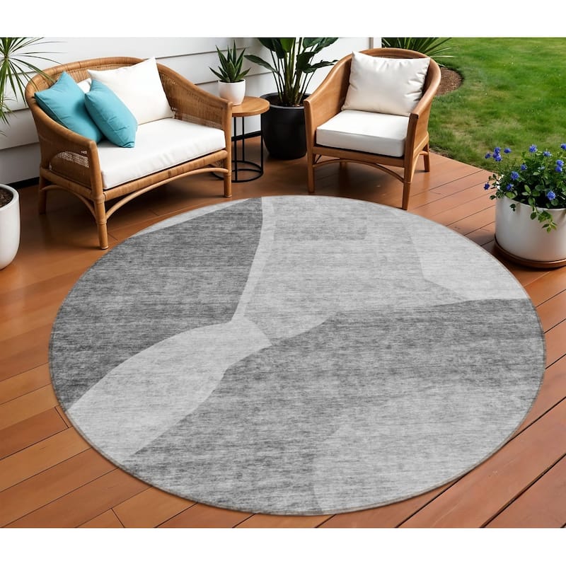 HomeRoots Abstract Transitional Rectangle Outdoor Rug - 8' Round