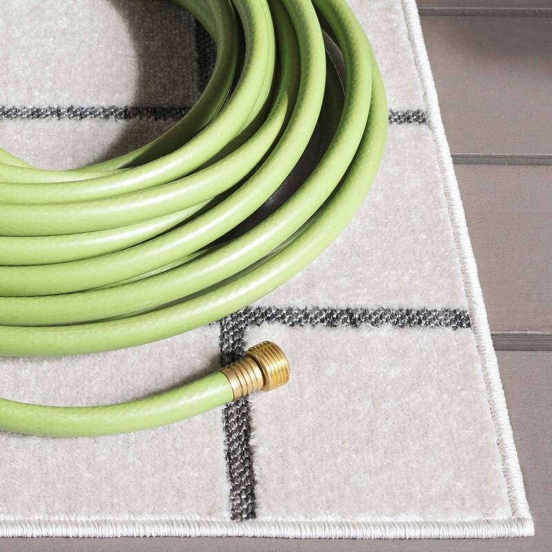 SAFAVIEH Stella Tonje Modern & Contemporary Rug
