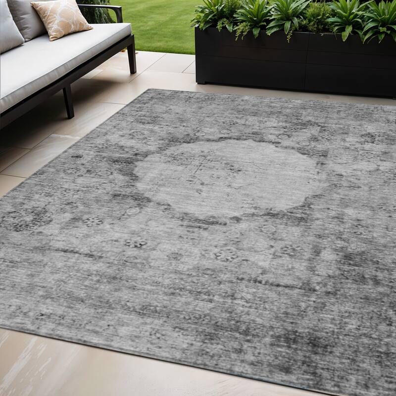 HomeRoots Oriental Traditional Rectangle Outdoor Rug - 5' X 8'