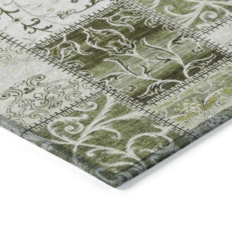 Machine Washable Indoor/ Outdoor Traditional Patchwork Chantille Rug