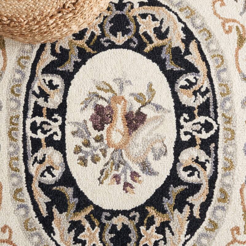 SAFAVIEH Handmade Savonnerie Deep Traditional Wool Rug