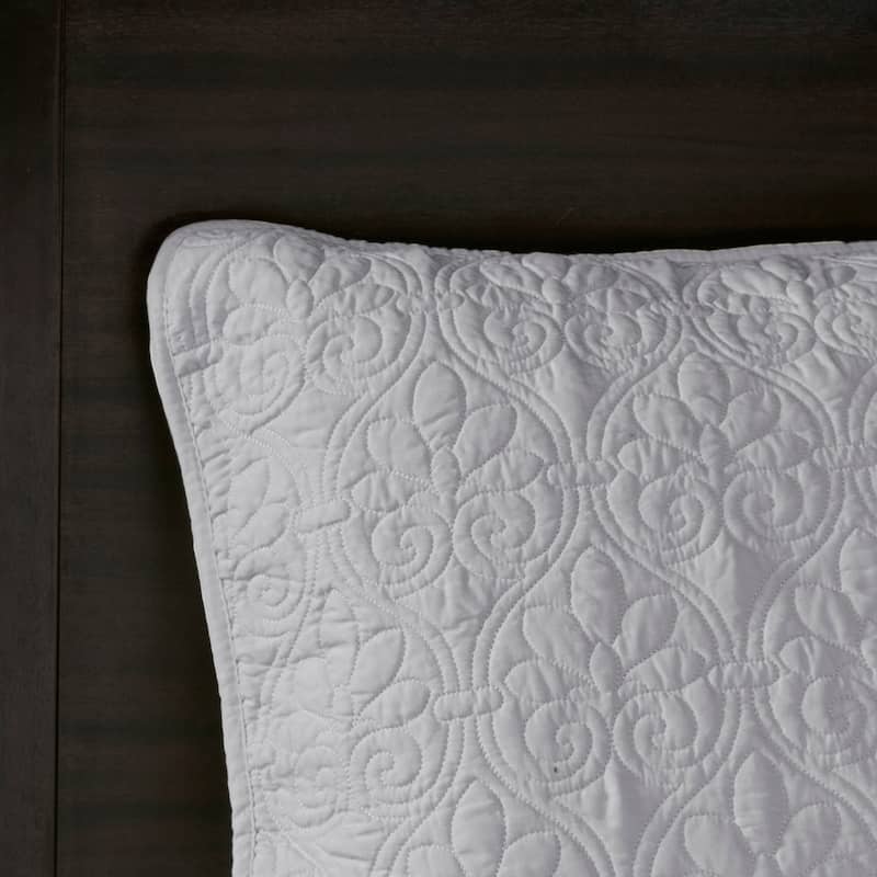 Madison Park Mansfield Reversible Oversized 3-piece Solid Texture Bedspread Quilt Set with Matching Shams
