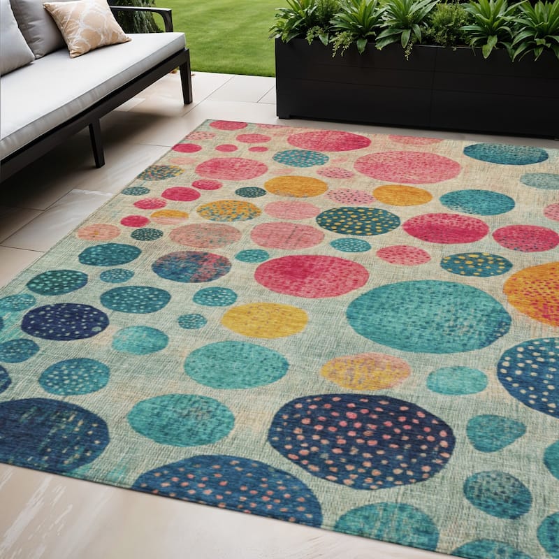 HomeRoots Geometric Transitional Rectangle Outdoor Rug - 5' X 8'