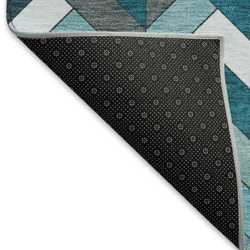 Machine Washable Indoor/ Outdoor Modern Chevron Chantille Rug