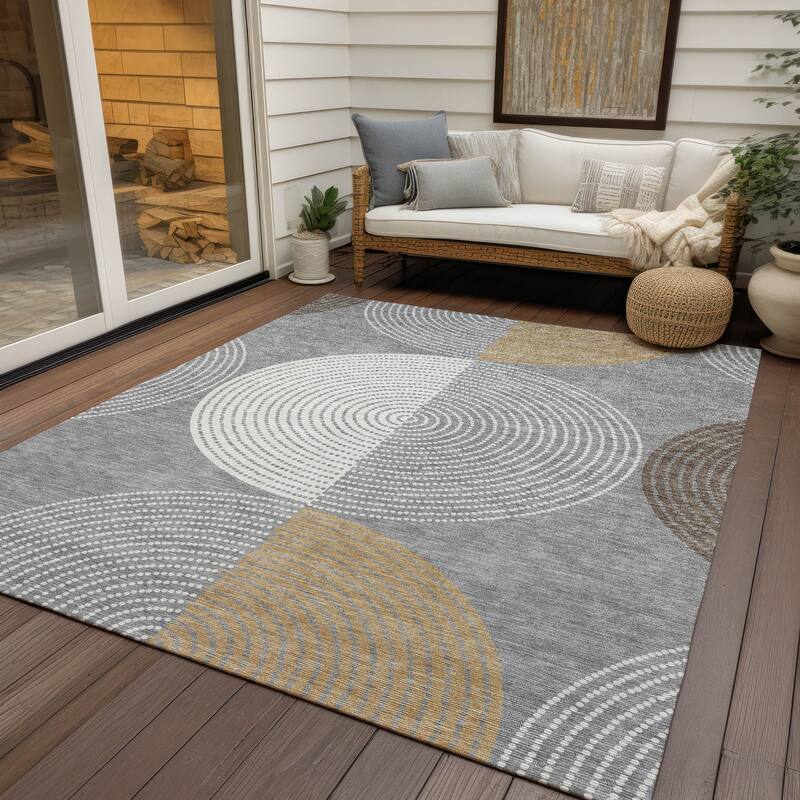 Machine Washable Indoor/ Outdoor Casual Circles Chantille Rug