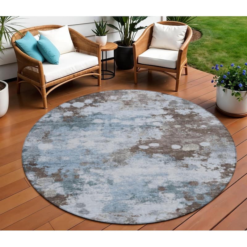 HomeRoots Abstract Transitional Rectangle Outdoor Rug - 8' Round