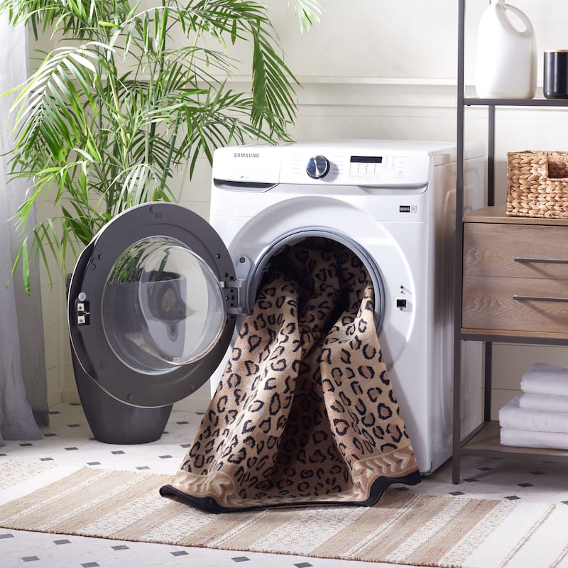 SAFAVIEH Journey Machine Washable Slip Resistant Katrina Leopard Rug