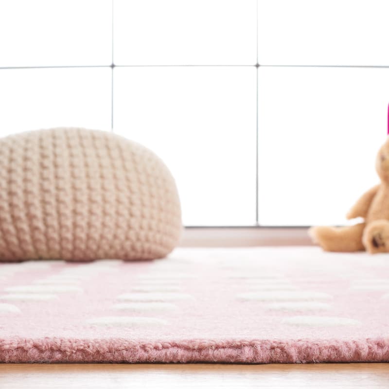 SAFAVIEH Handmade Kids Nessie Dots Wool Rug