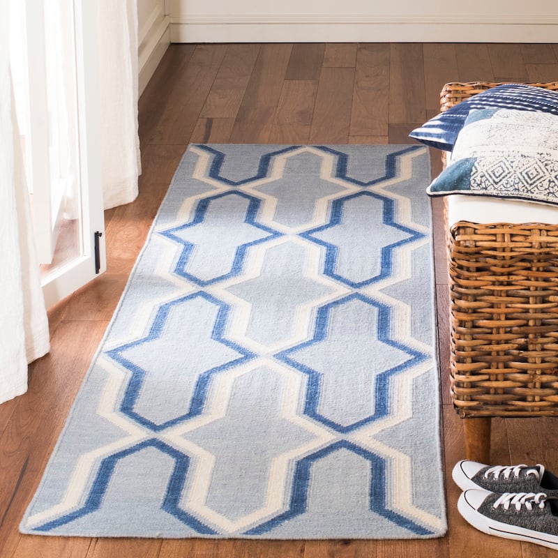 SAFAVIEH Hand-woven Moroccan Marissa Reversible Dhurrie Purple Wool Rug - 2'6" x 8' Runner - Light Blue/Dark Blue