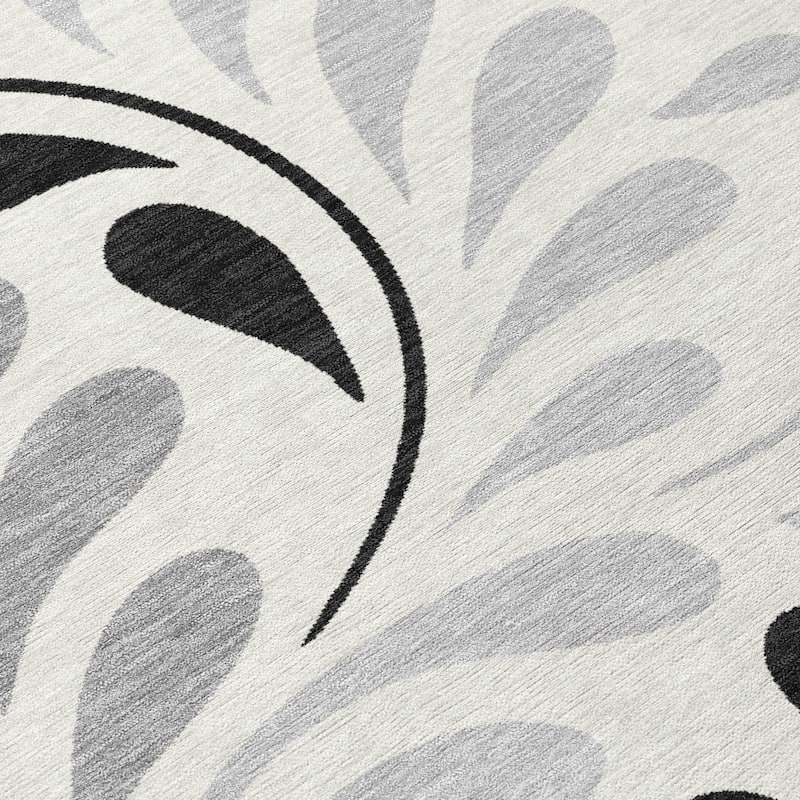 Machine Washable Indoor/ Outdoor Floral Arabesque Chantille Rug