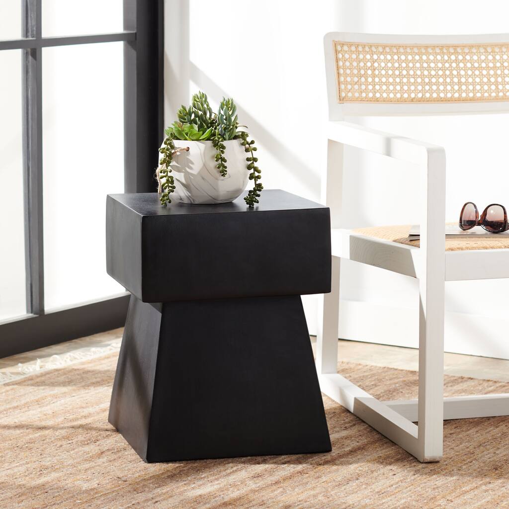 SAFAVIEH Outdoor Rukiye Concrete Indoor/Outdoor Accent Table - 13.7" W x 13.7" L x 18.1" H - 14Wx14Dx18H