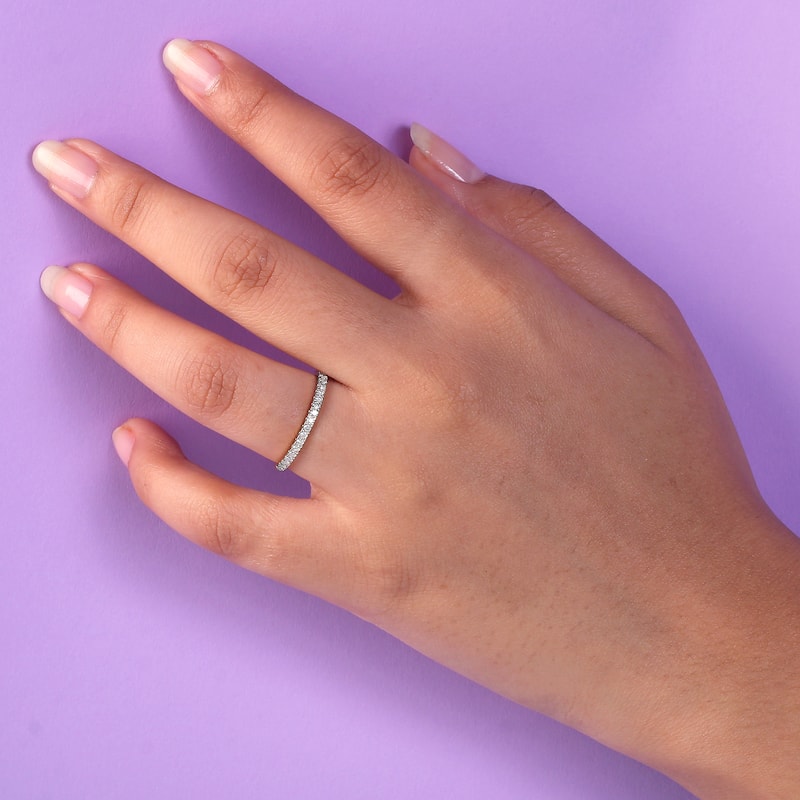 1/4ct TDW Diamond Wedding Band in 14K White Gold for Women