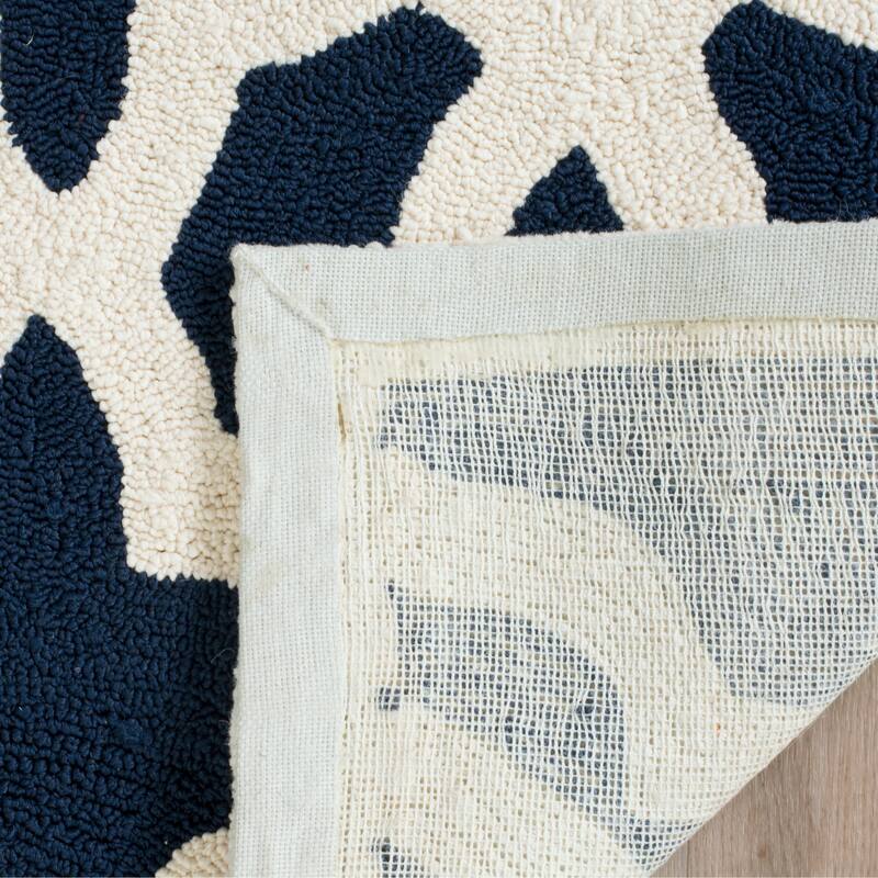SAFAVIEH Handmade Four Seasons Nahlah Floral Rug